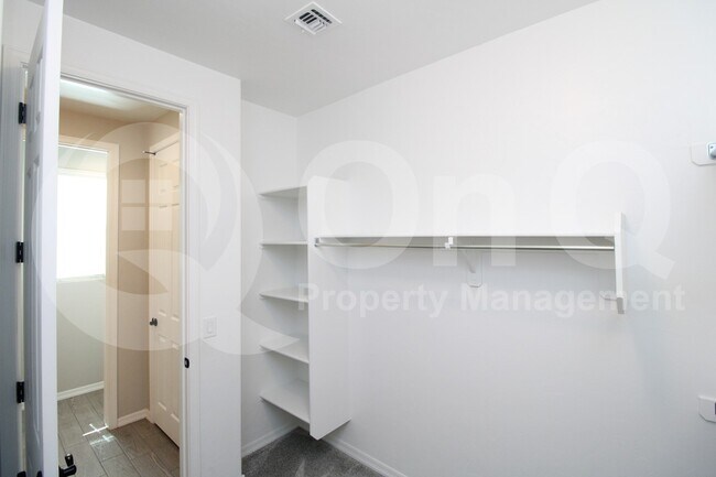 Building Photo - 975 W Calle Monte Lindo