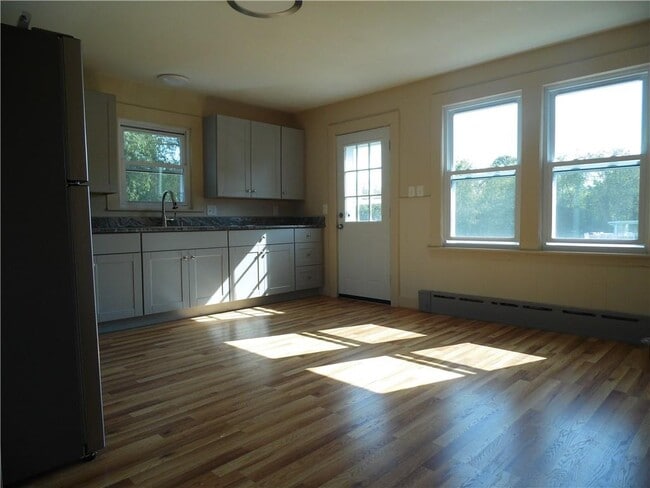 Building Photo - 182 Westerly Bradford Rd