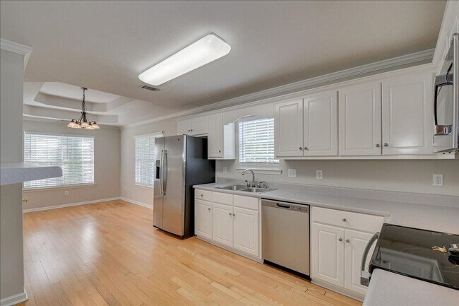 Building Photo - 412 Trestle Ln