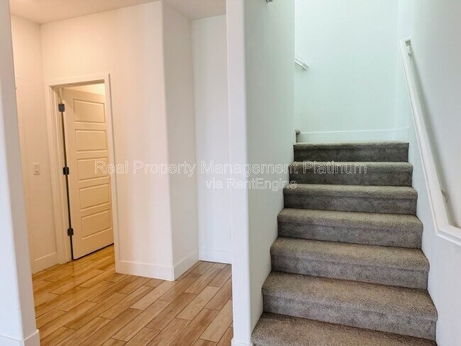 Building Photo - 2879 E Teaberry Dr