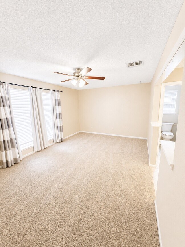 Building Photo - 2239 Highland Hills Dr