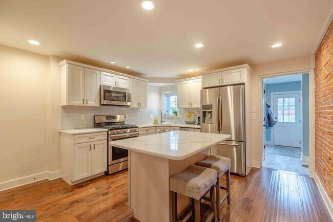 Building Photo - 216 W Lafayette St