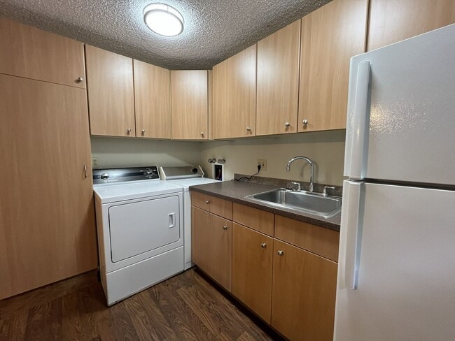 Building Photo - Bright 2-Bedroom Home with Open Living Are...