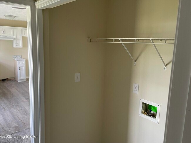 Building Photo - 9630 Combs Ln