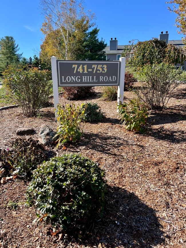 Building Photo - 751 Long Hill Rd