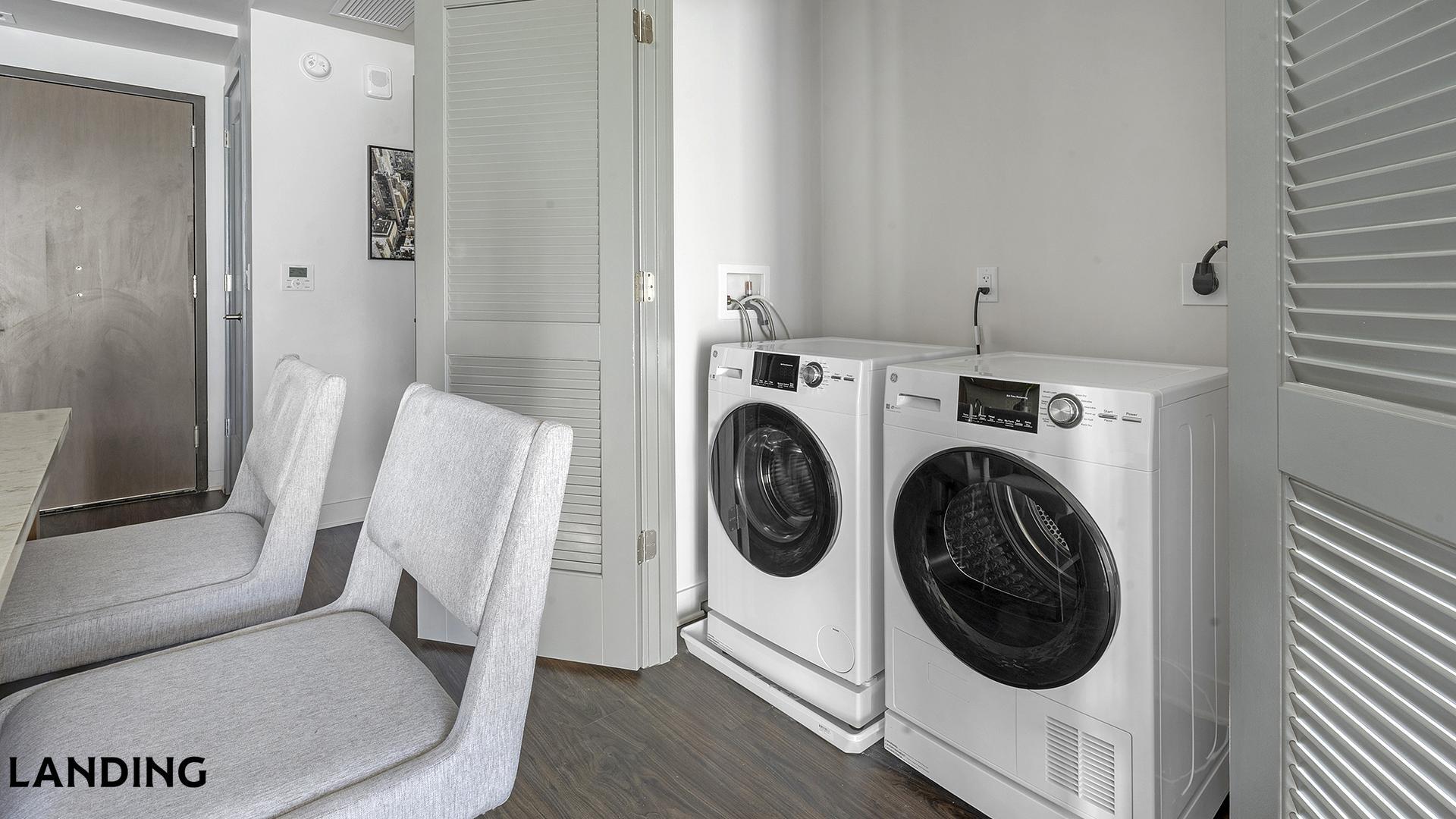 Building Photo - 350 Maple Dr SW