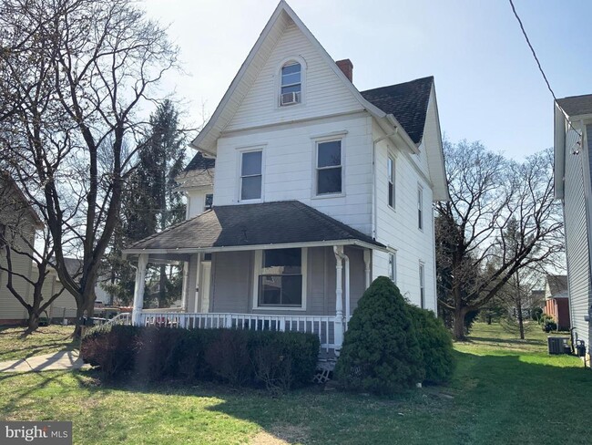 Building Photo - 433 Bentley Ave