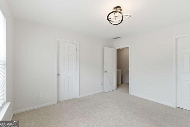 Building Photo - 6710 Stoneleigh Way