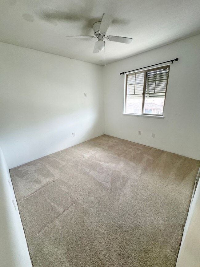 Building Photo - Rarely available 3/2.5 townhome in Kapolei!