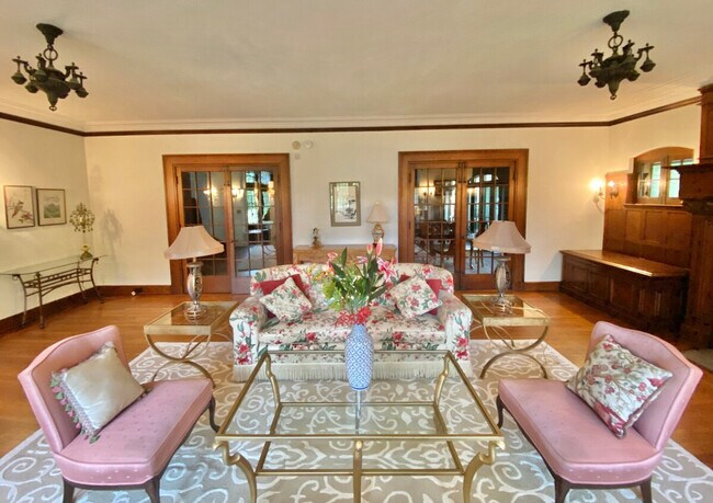 Building Photo - 3085 Fairmount Blvd