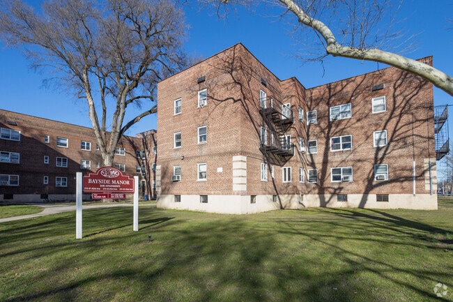 21005 43rd Ave - Bayside Manor Park Apartments