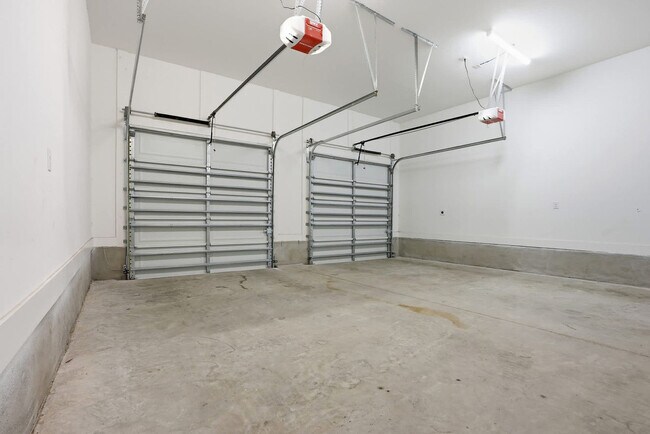 Building Photo - 120 Dune Dr
