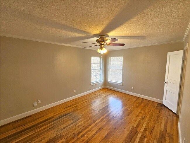 Building Photo - 6647 Sylvan Rd