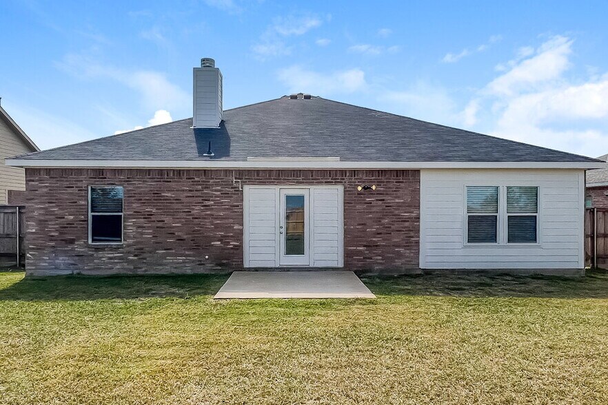 Building Photo - 1106 Longhorn Ln