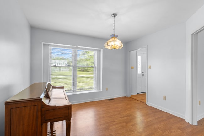 Building Photo - 736 Comet Dr