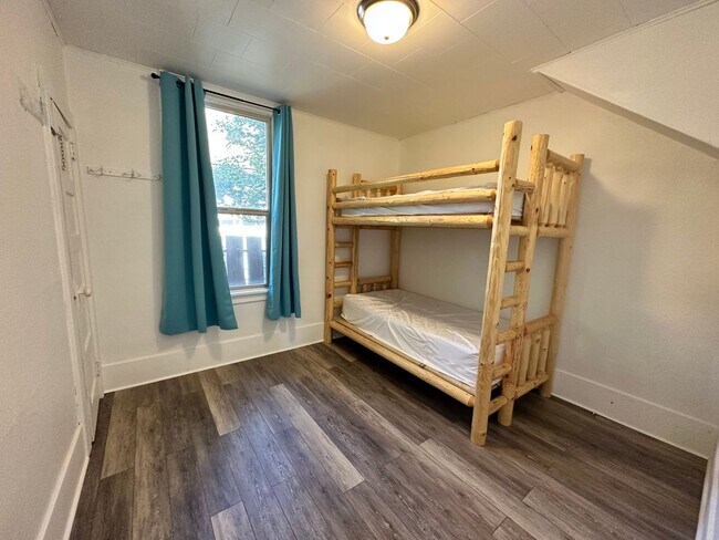 Building Photo - Remodeled Downtown Ellensburg Home