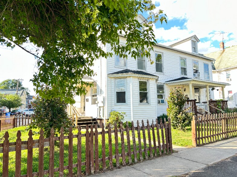 Primary Photo - 38 Warwick St