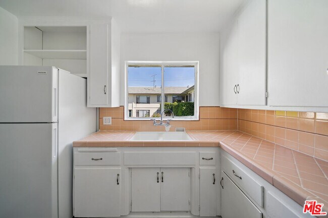 Building Photo - 1308 Havenhurst Dr