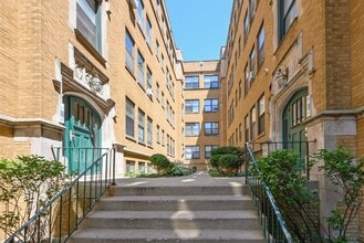 Building Photo - Two Bedroom in South Shore