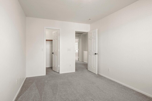 Building Photo - 3297 E Warbler Rd