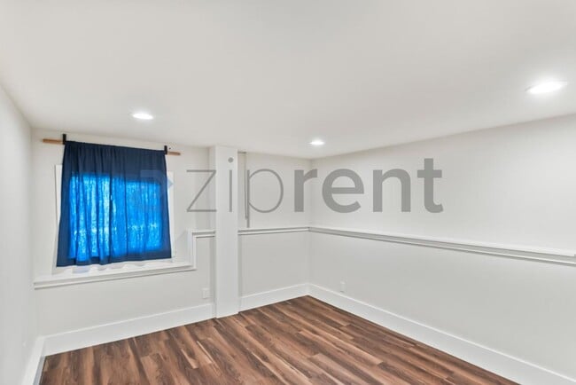 Building Photo - 6000 Bayview Ave