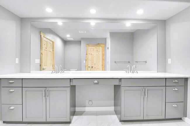 Building Photo - 132 Pauls Ln
