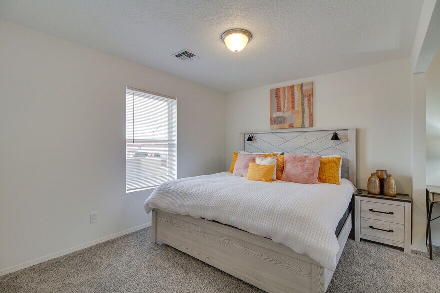 Building Photo - 271 San Clemente Ave NW