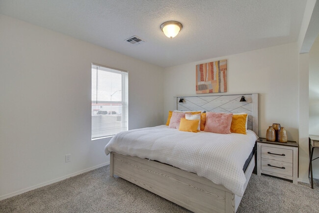 Building Photo - 271 San Clemente Ave NW