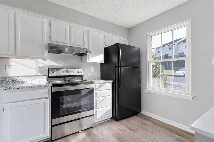 Building Photo - Room in Townhome on Lex Dr