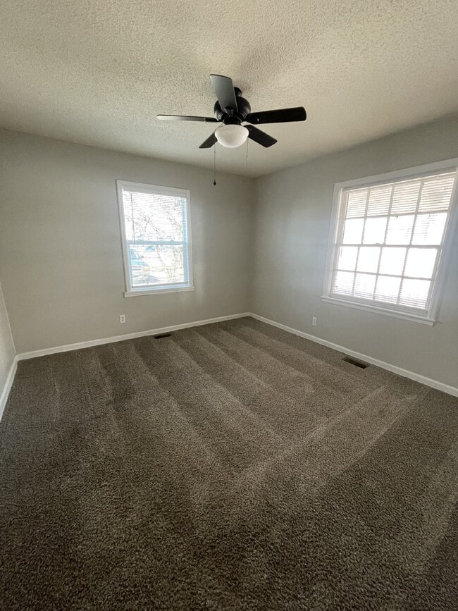 Building Photo - Charming 2-Bedroom Duplex in Wichita with Spacious Layout and Modern Amenities!