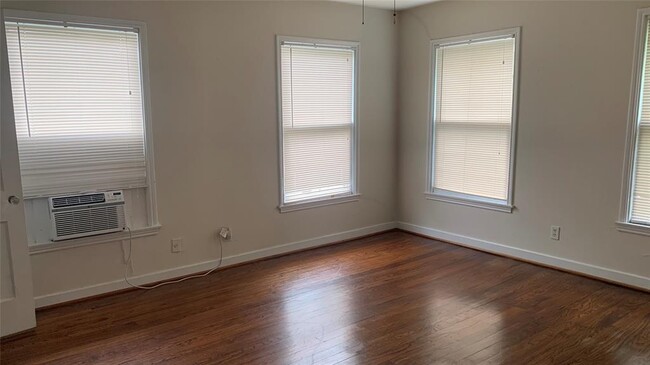 Building Photo - 4402 Roseland St