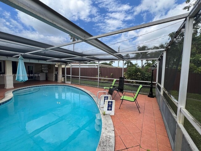 Building Photo - 2001 N 41st Ave