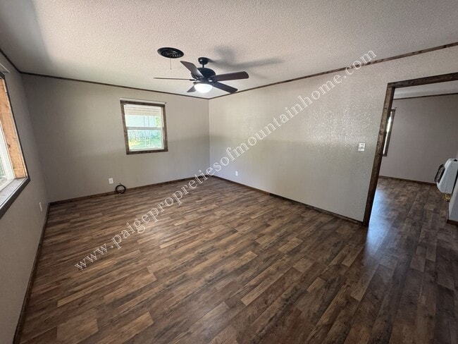 Building Photo - 1016 Kentwood Dr