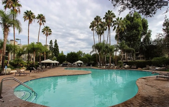 Building Photo - Beautifully upgraded 2 bedroom, 2 bath con...