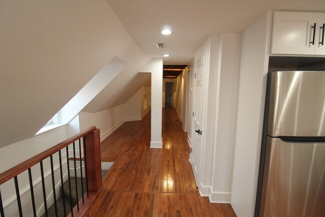 Building Photo - 1362 N Bosworth Ave