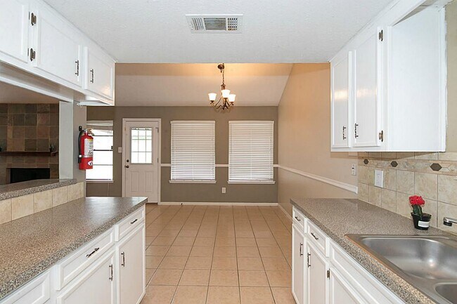 Building Photo - 3107 Wagon Trail Dr