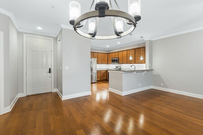 Building Photo - Beautiful Ground Floor Condo 2 bed 2 bath