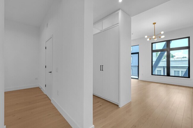 Building Photo - 567 Ponce De Leon Ave NE