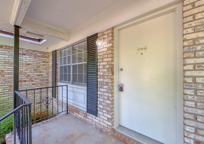 Primary Photo - 1726 Hartsfield Rd