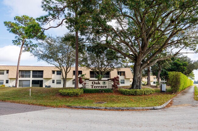 Building Photo - 4708 Oak Terrace Dr