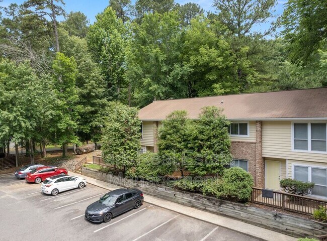 Building Photo - 201 Howell St