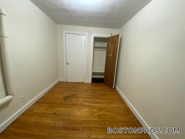 Building Photo - 1589 Beacon St