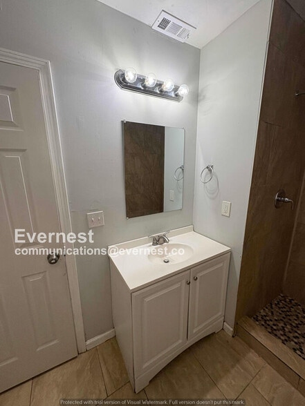 Building Photo - 193 W Canterbury Dr