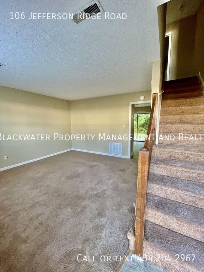 Building Photo - 106 Jefferson Ridge Rd