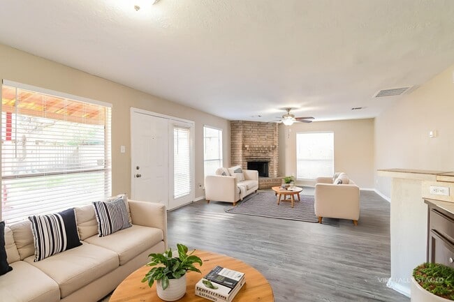 Building Photo - 15915 Vista Del Mar Dr