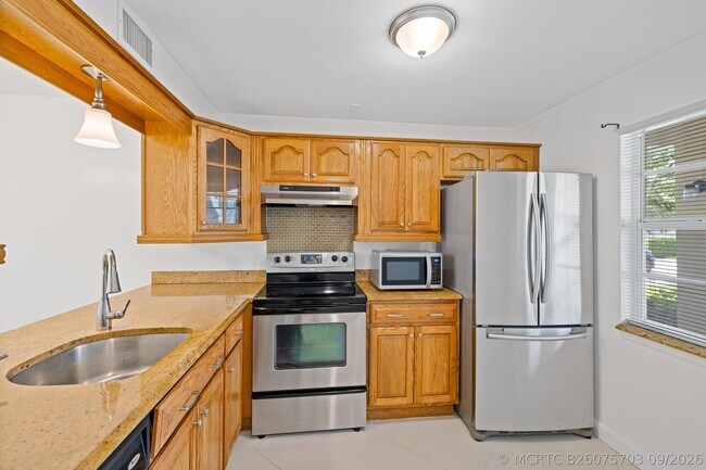 Building Photo - 1105 Bahama Bend