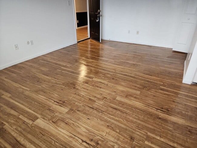 Interior Photo - Myers Court
