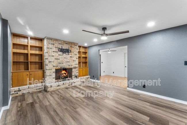 Building Photo - 3614 Versailles Dr