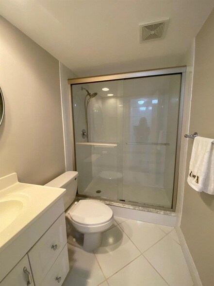 Building Photo - 3051 N Course Dr