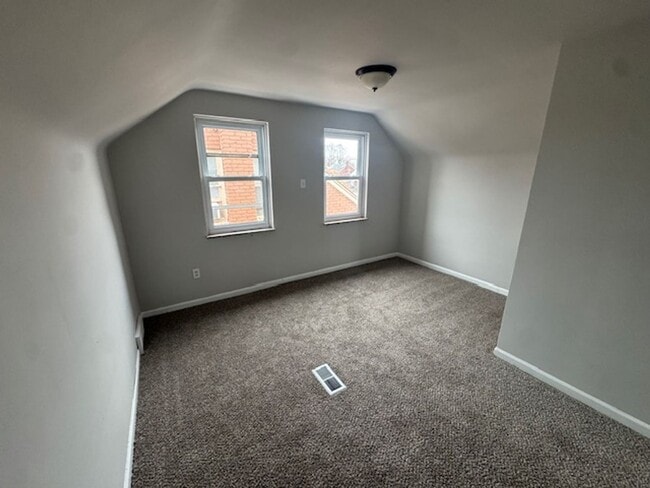 Building Photo - Four Bedrooms!